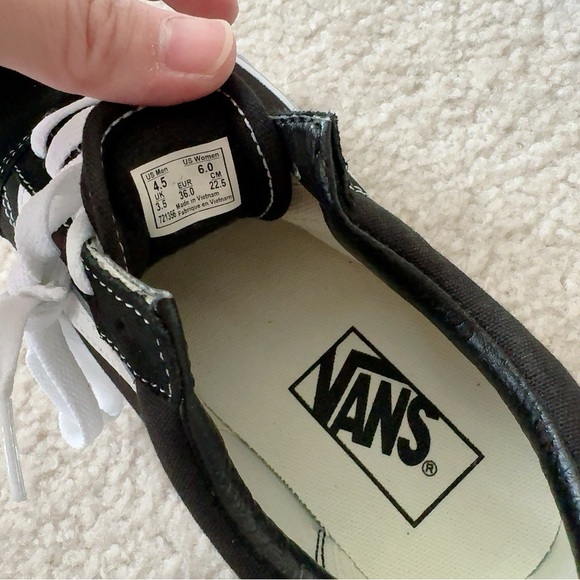 【NEW】Vans Old Skool Shoes - B4.5/W6 - Picture 8 of 9